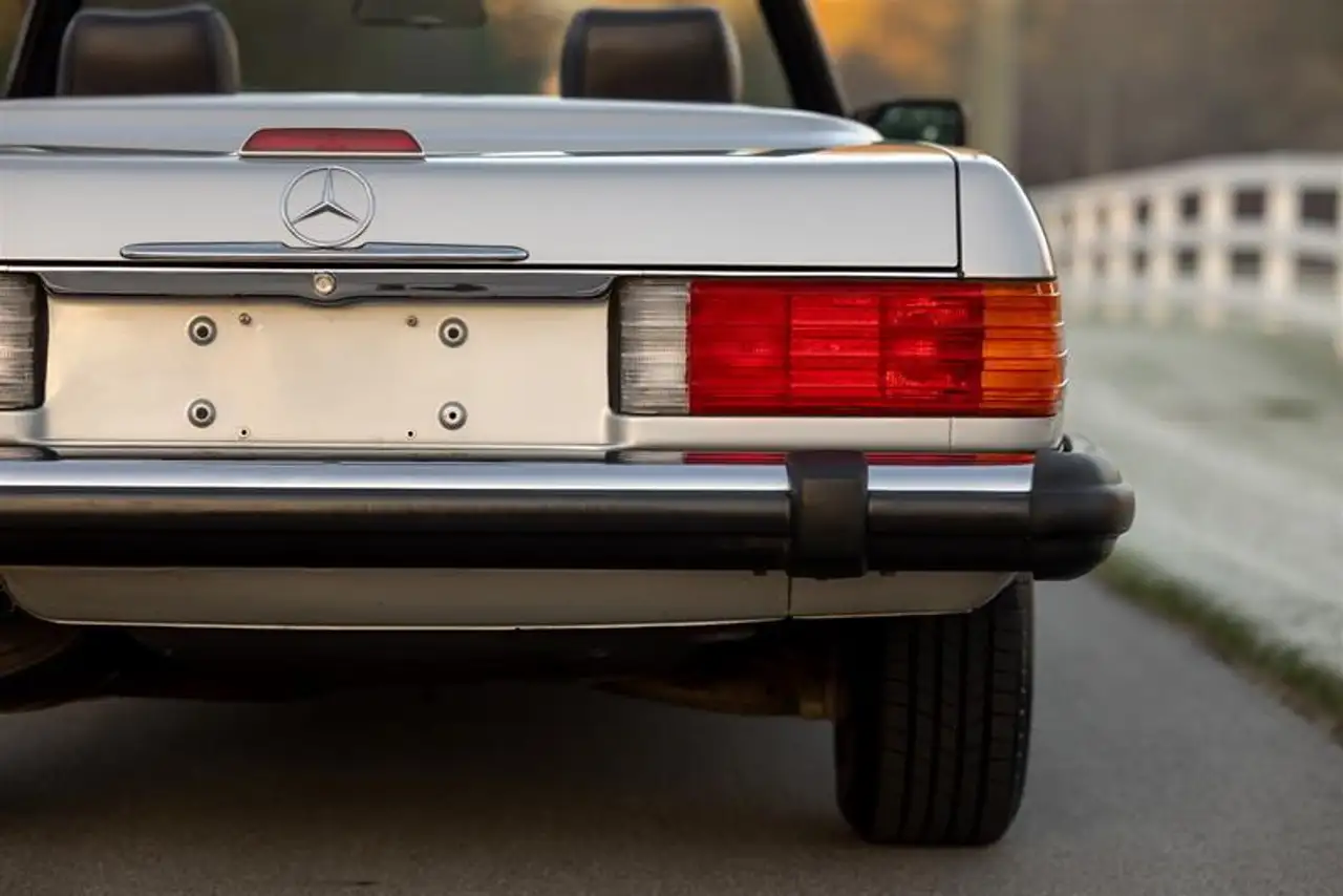 Mercedes-Benz 560 снимка Mercedes-Benz 560