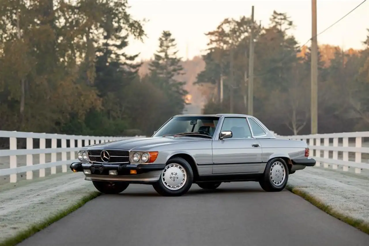 Mercedes-Benz 560 снимка Mercedes-Benz 560