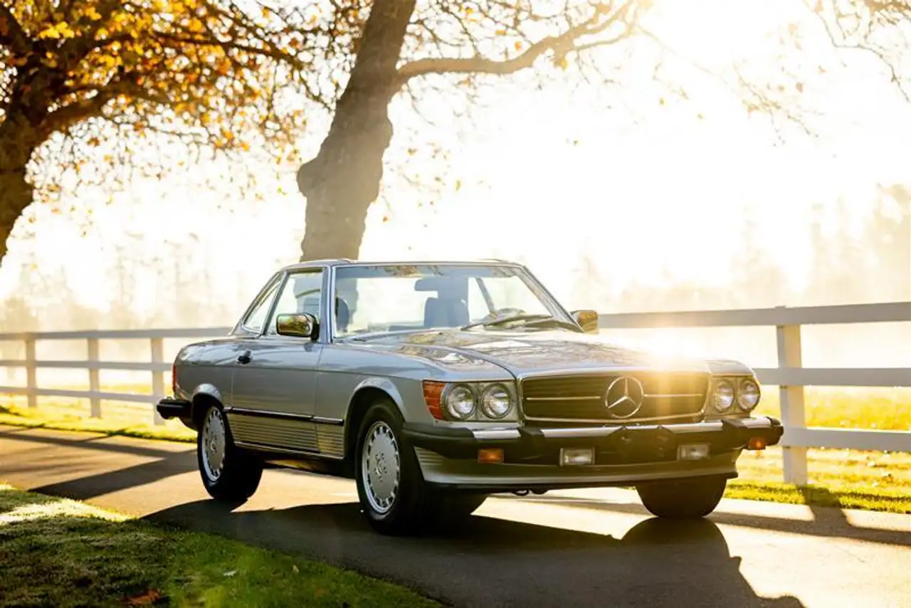 Mercedes-Benz 560 снимка Mercedes-Benz 560