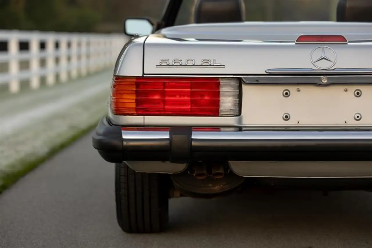 Mercedes-Benz 560 снимка Mercedes-Benz 560