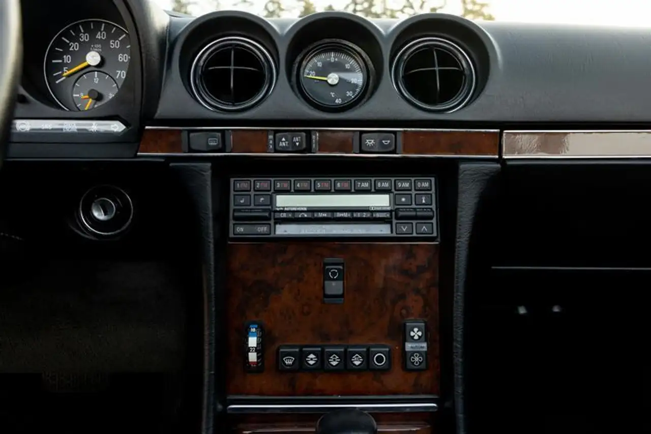 Mercedes-Benz 560 снимка Mercedes-Benz 560