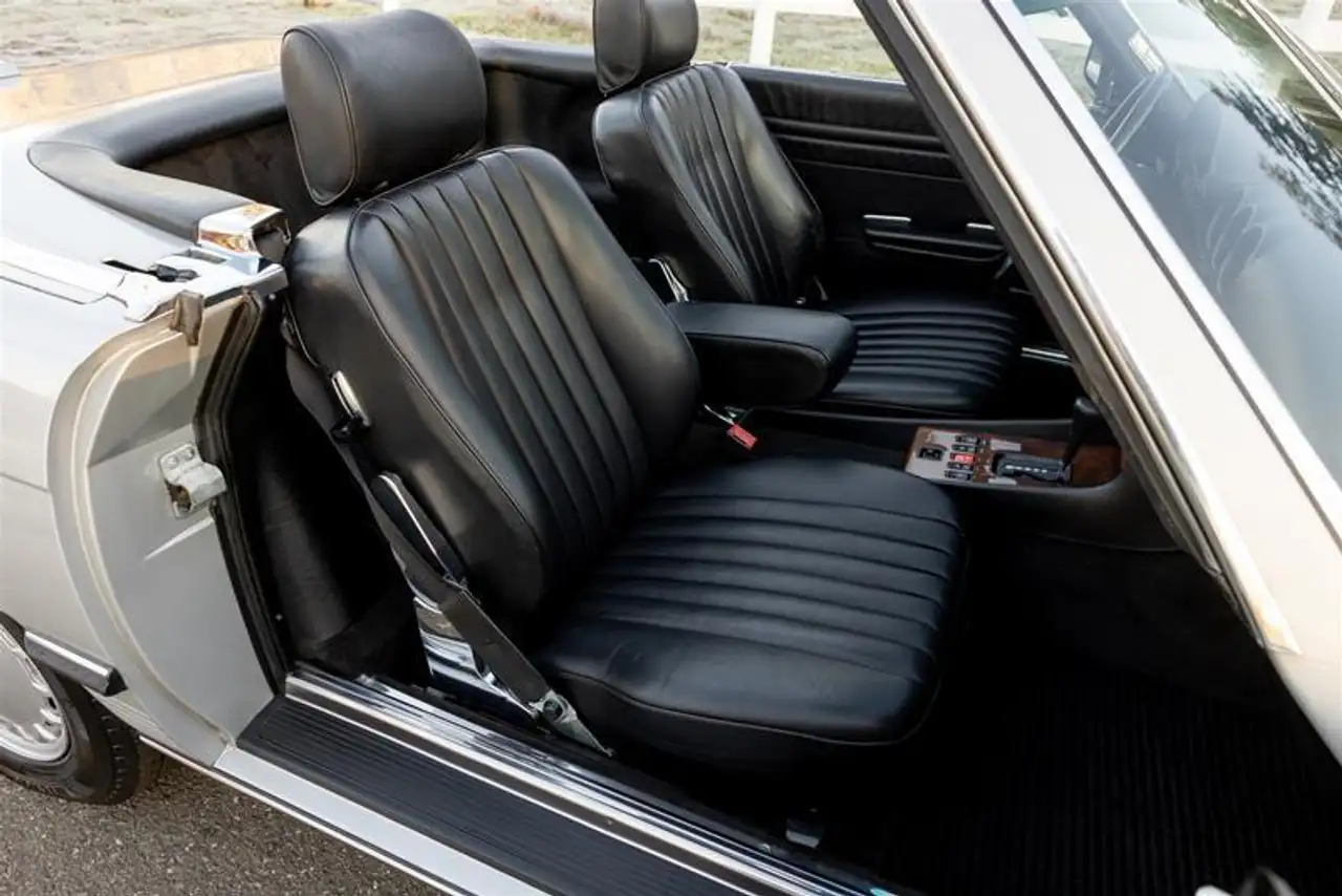 Mercedes-Benz 560 снимка Mercedes-Benz 560
