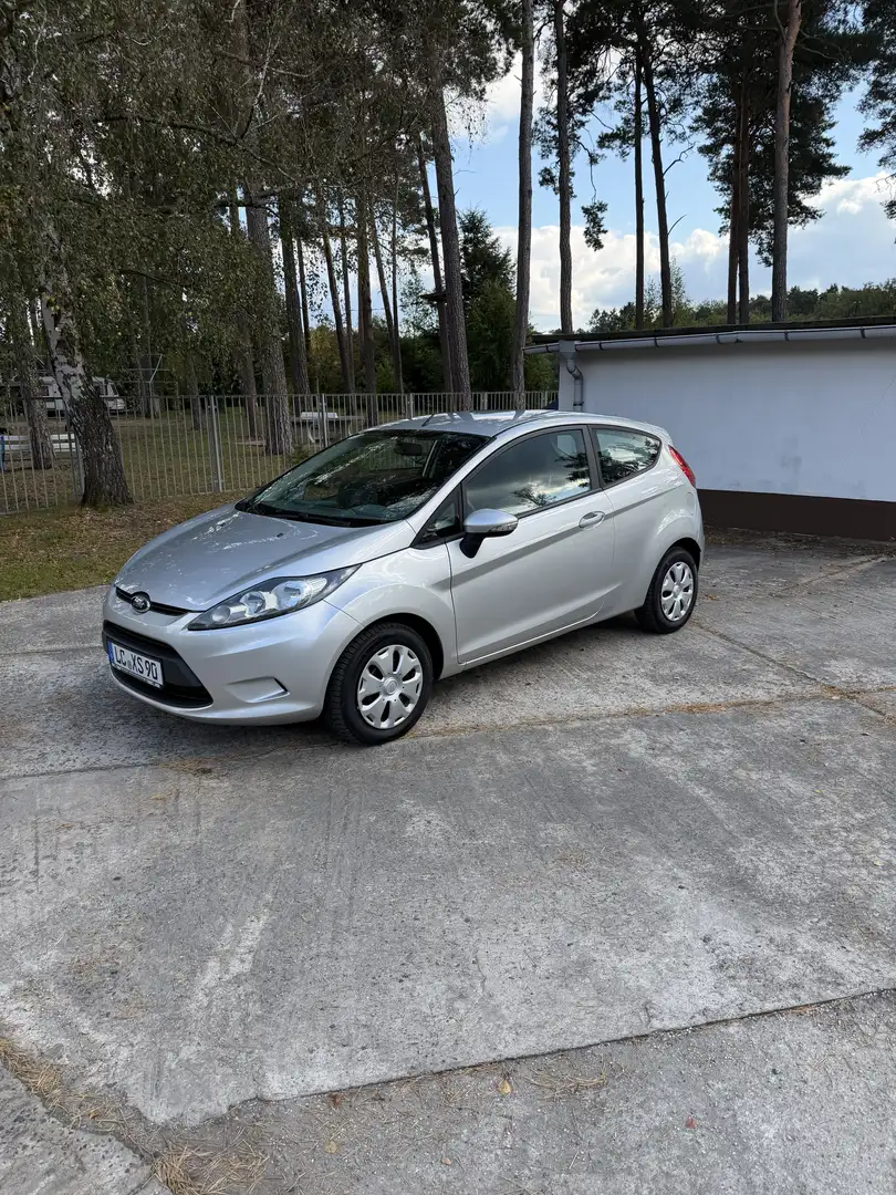Ford Fiesta Trend Silber - 1