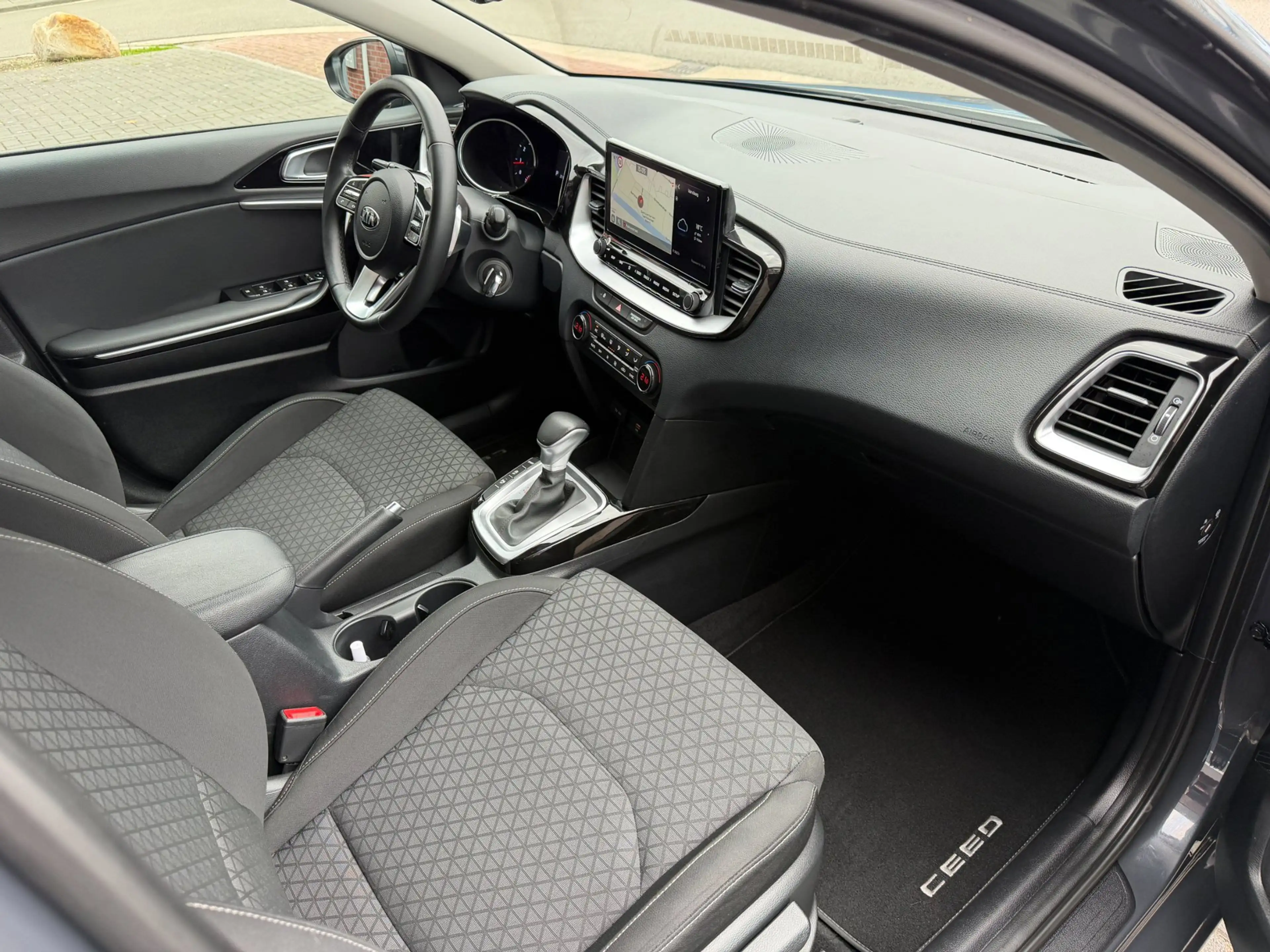 Kia Ceed / cee'd 1.5 T-GDi Automaat LED Camera Lane Carplay Navi DA — photo 17