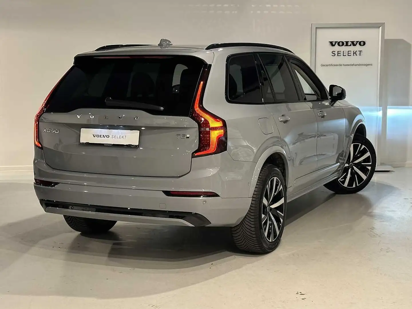 Volvo XC90 T8 AWD Recharge Dark Plus Šedá - 2