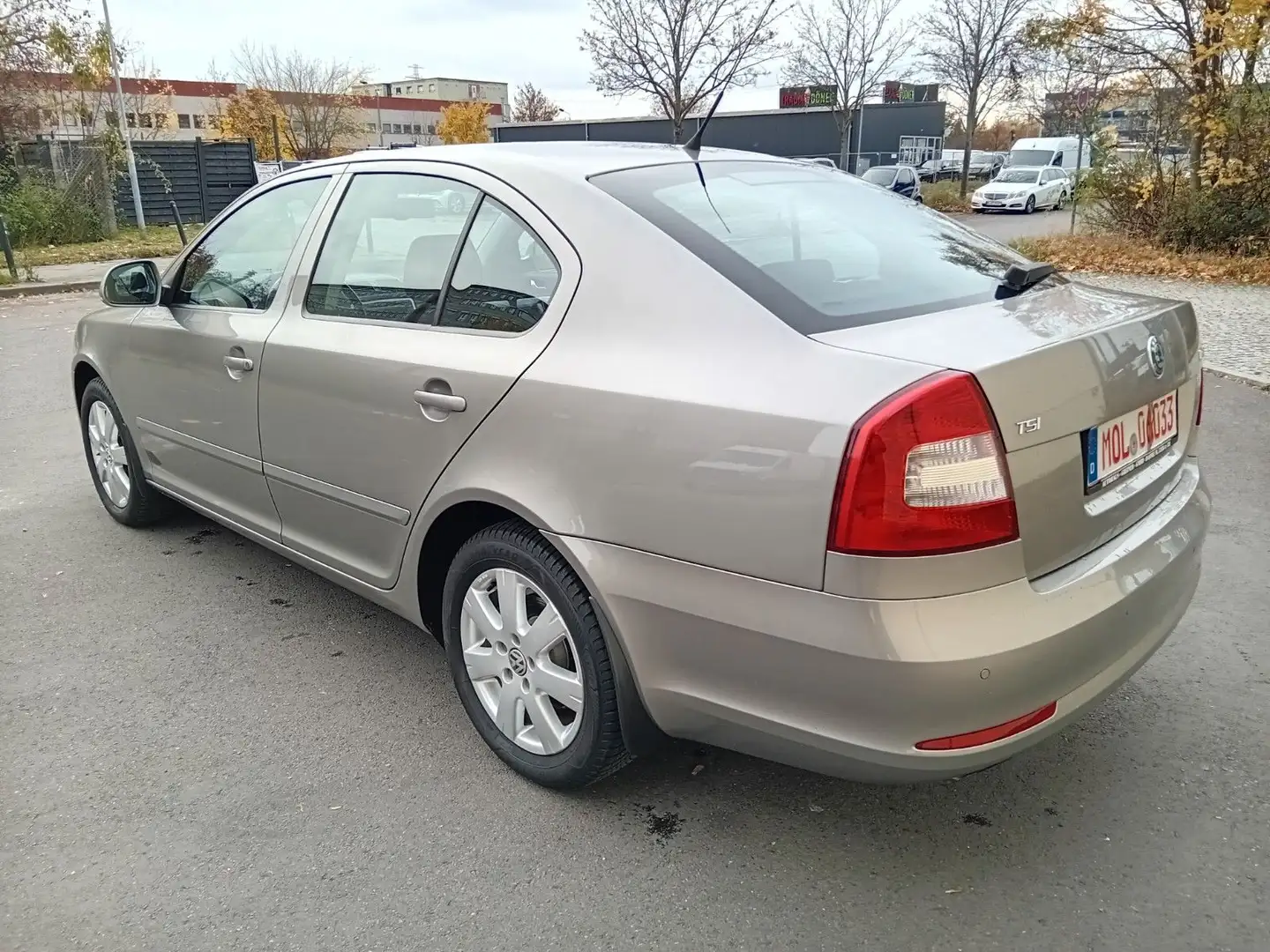 Skoda Octavia Lim. 1.4i Aut * 1.Hand * INSP+TÜV neu * Top Beige - 2