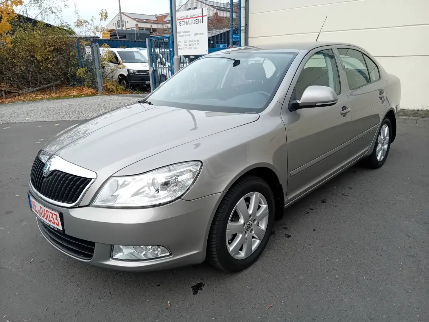 Skoda Octavia Lim. 1.4i Aut * 1.Hand * INSP+TÜV neu * Top Beige - 1