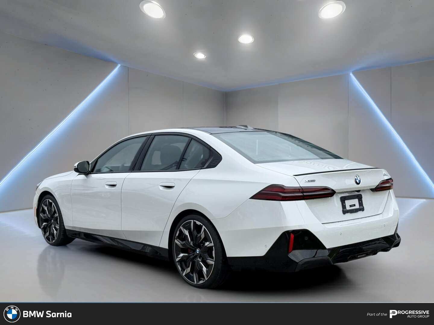 2027 BMW 5 Series 530I XDRIVE | ONE OWNER | PREMIUM ENHANCED PACKAGE — photo 1
