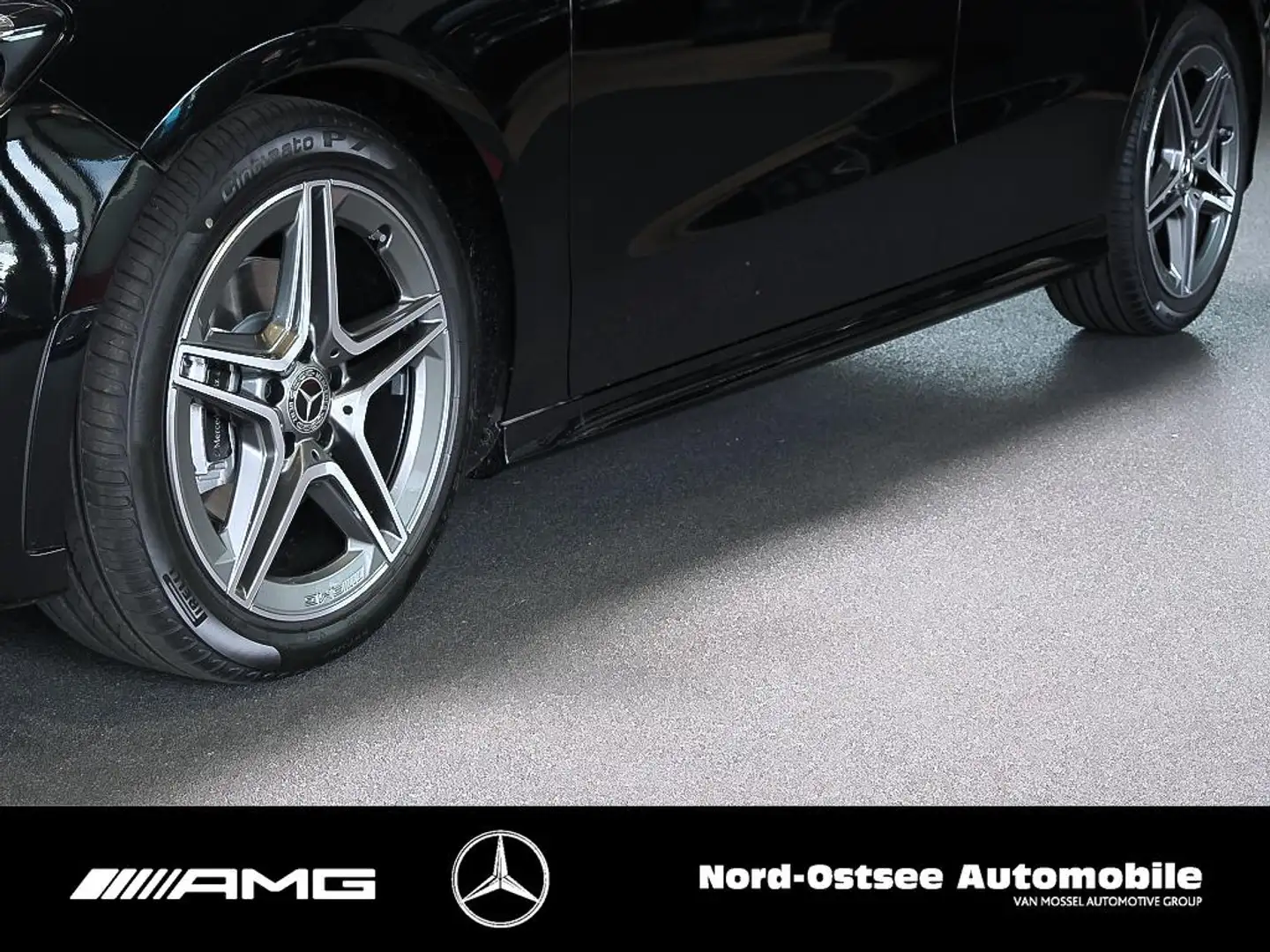 Mercedes-Benz B 200 d AMG PANO AHK DISTRONIC KEYLESS 360° Zwart - 2