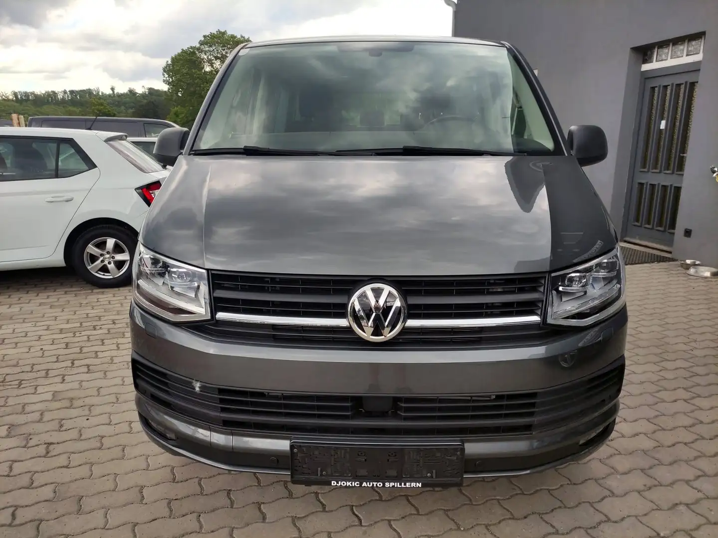 Volkswagen T6 Multivan 2,0 TDI 4Motion BMT DSG Grau - 1