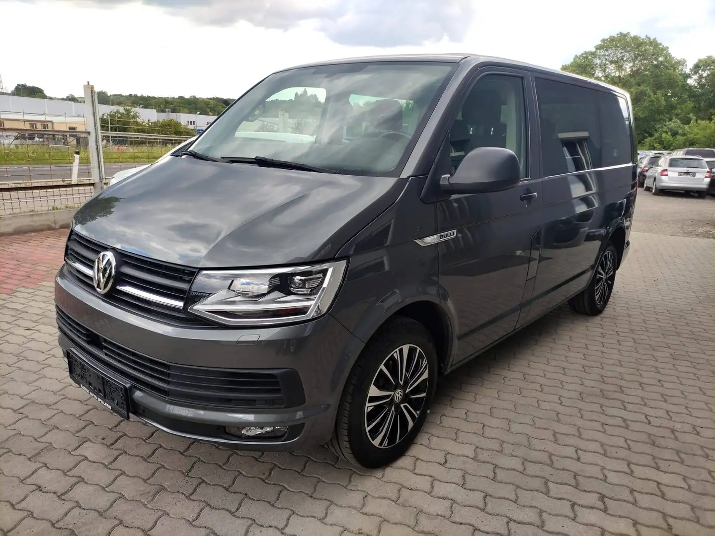 Volkswagen T6 Multivan 2,0 TDI 4Motion BMT DSG Grau - 2