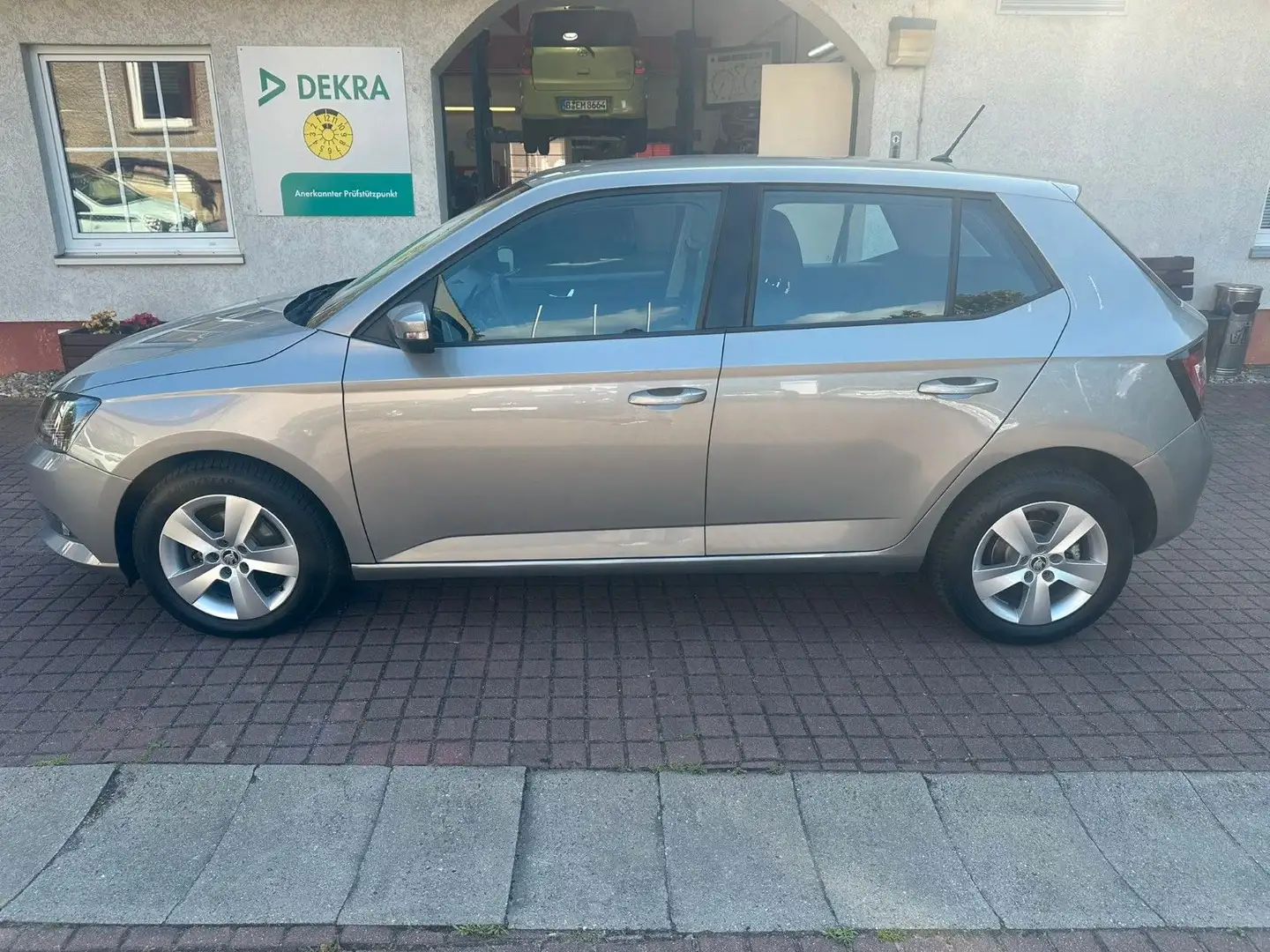 Skoda Fabia Style*KLIMAAUT*SITZHZG*66KW*WENIG KM* Beige - 2
