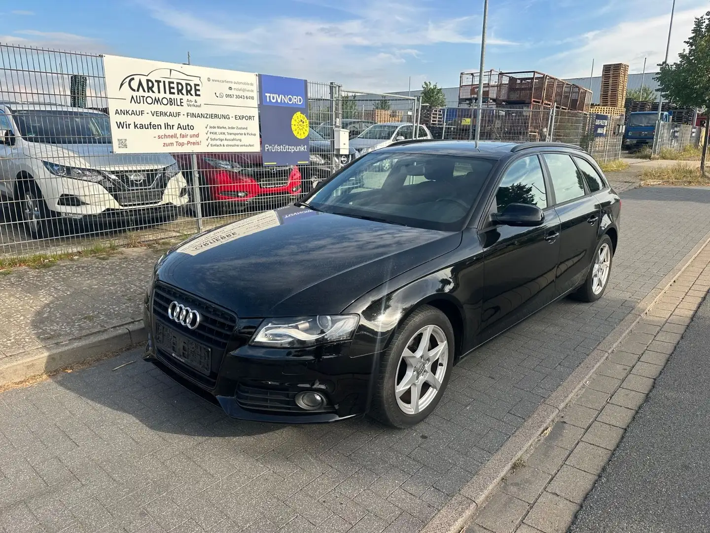 Audi A4 AvantAmbition 2,0TDi*2Hand*EURO5*AHK*Panorama Schwarz - 1