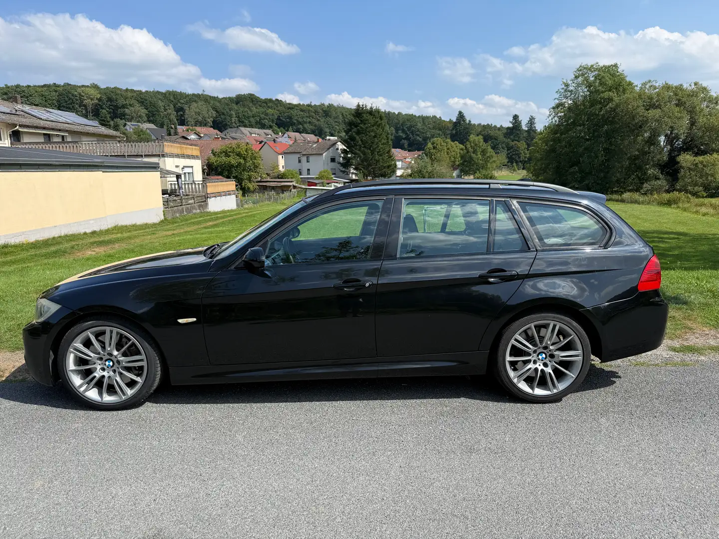 BMW 330 3er Touring Diesel 330xd DPF Touring Aut. Schwarz - 1