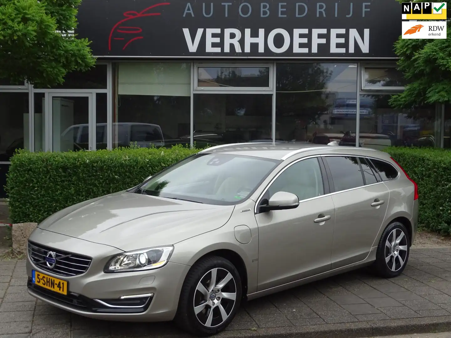 Volvo V60 2.4 D6 AWD Plug-In Hybrid Summum - XENON - STOEL V Grijs - 1