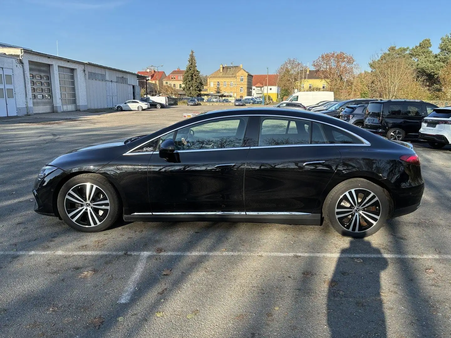 Mercedes-Benz EQE 350 Electric Art Premium Airmatic+AHK+22kW ! Schwarz - 2
