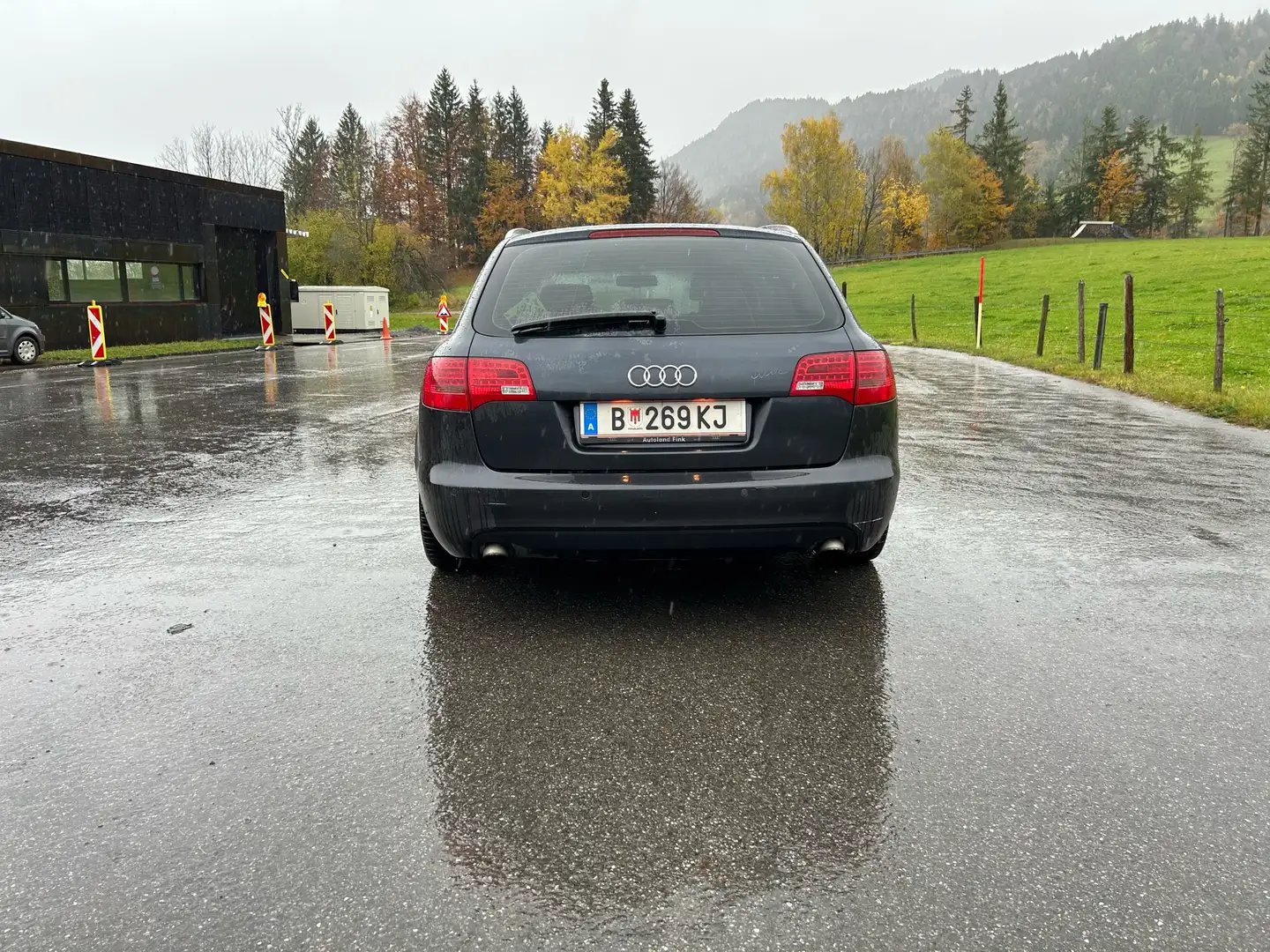 Audi A6 Avant 2,0 TDI Grau - 2