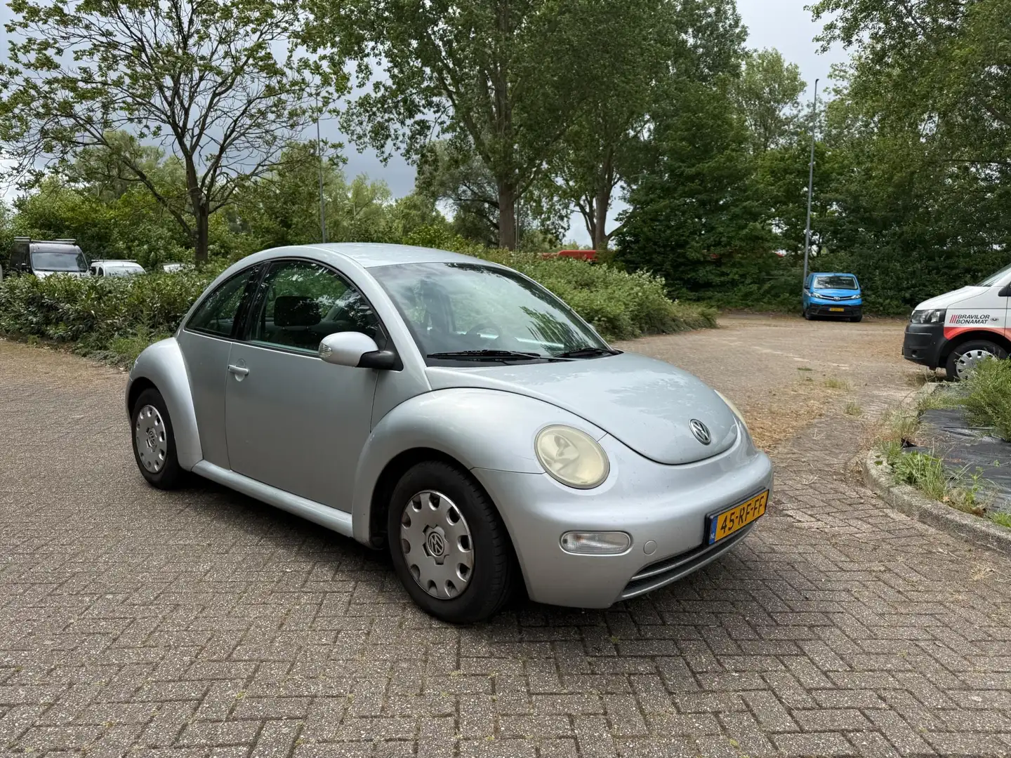 Volkswagen New Beetle 1.6 Airco Silver Dream Grijs - 1