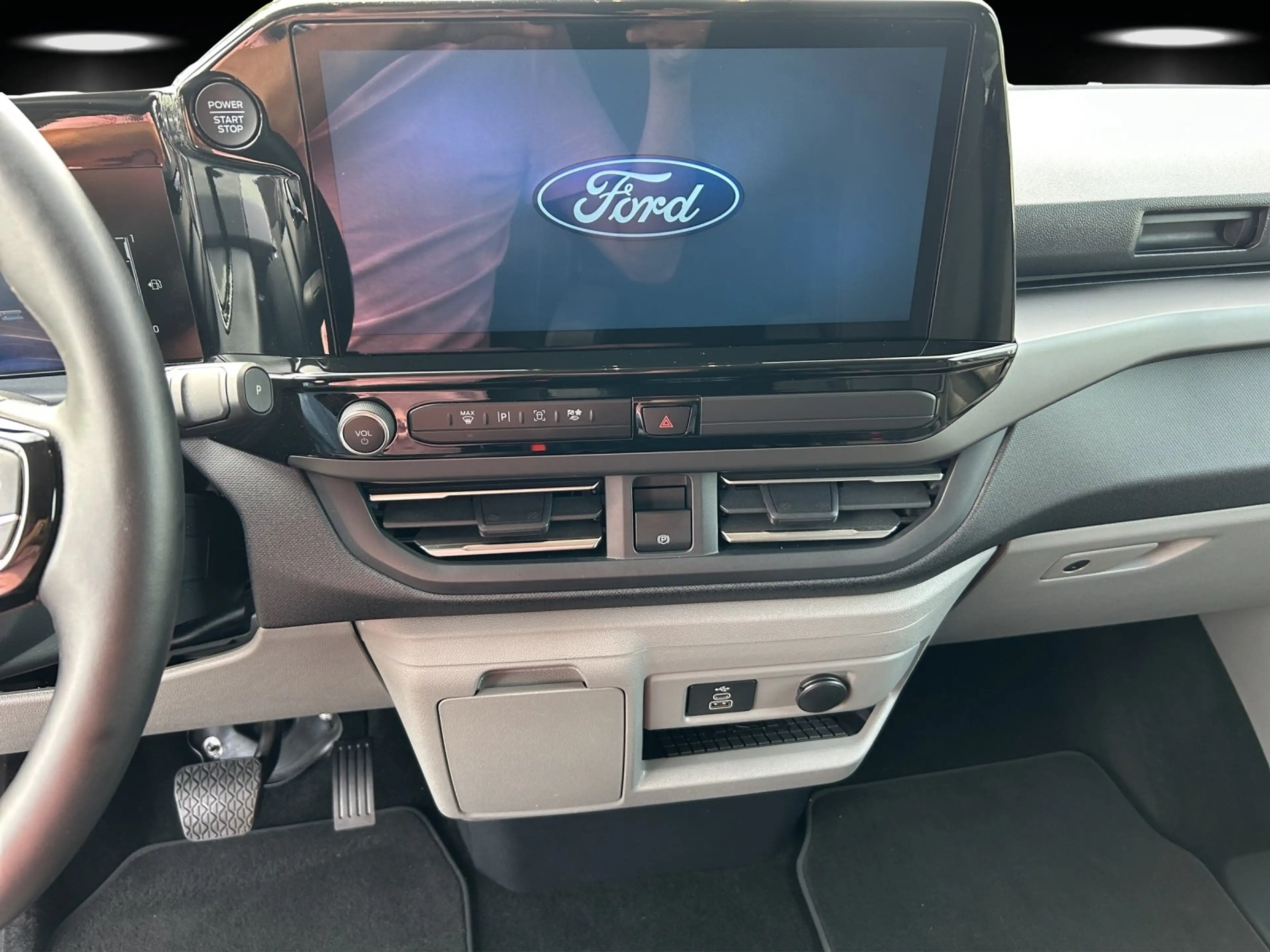 Ford Tourneo Custom Titanium 320 L2 EcoBlue Automatik — photo 11