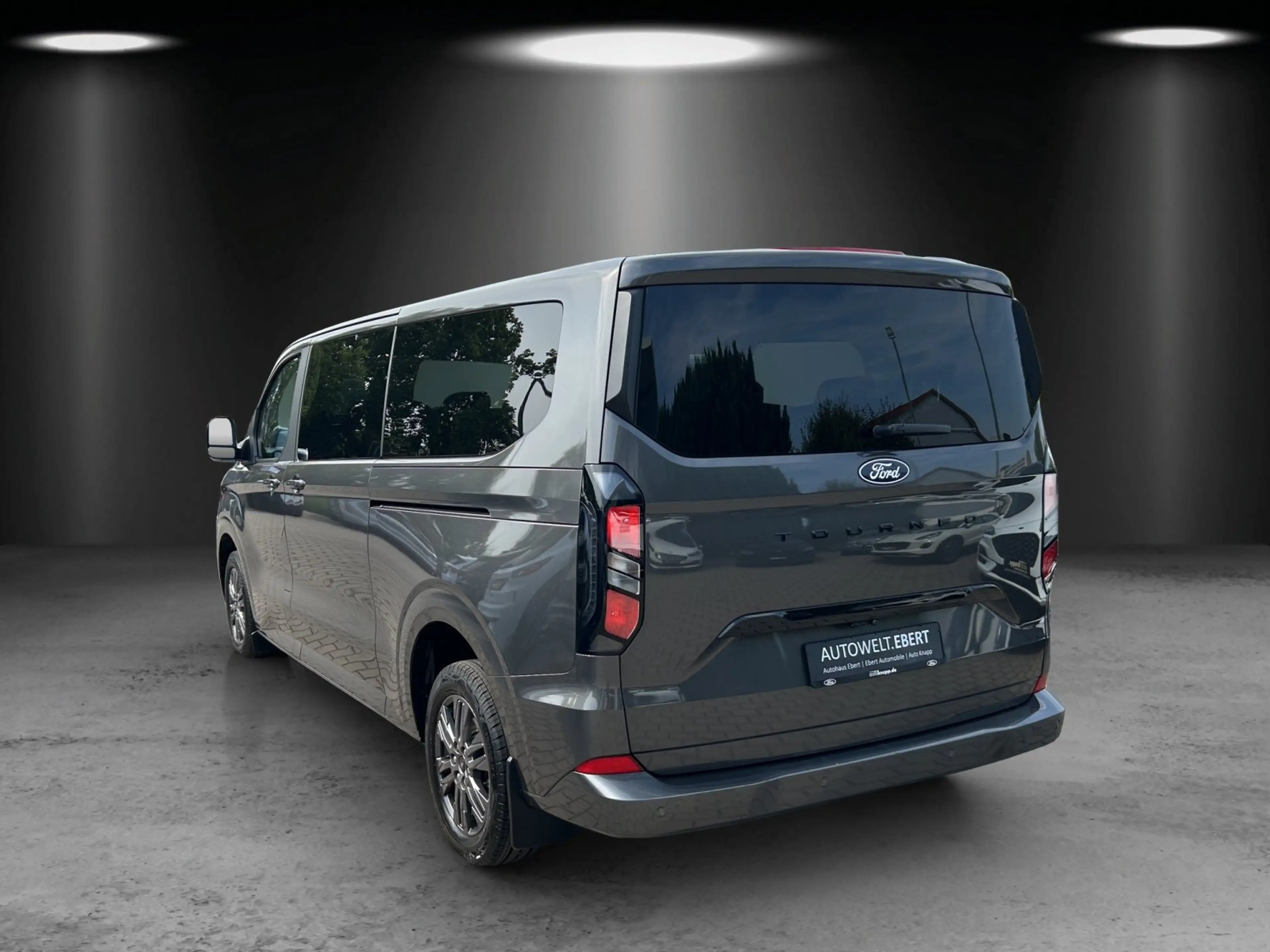 Ford Tourneo Custom Titanium 320 L2 EcoBlue Automatik — photo 3