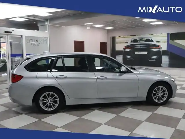 BMW 3 Series view 3