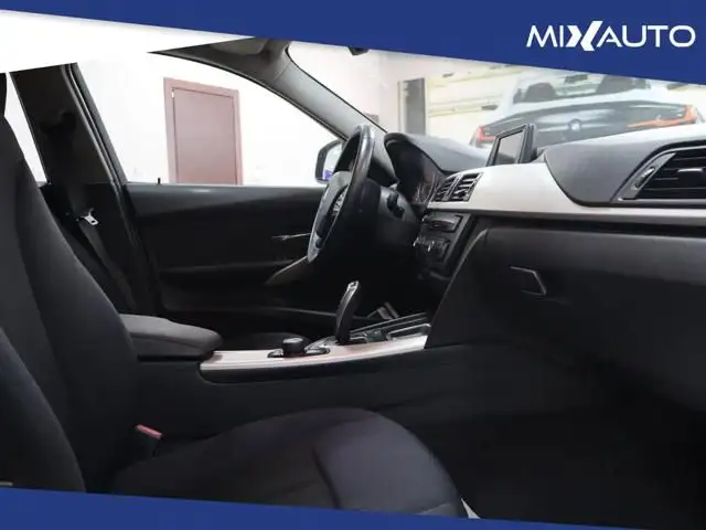 BMW 3 Series view 15