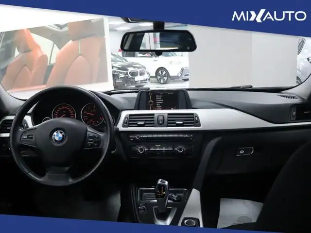 BMW 3 Series view 11