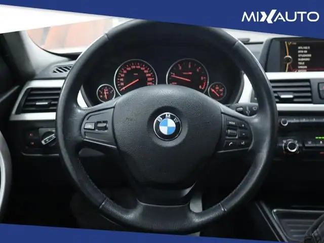 BMW 3 Series view 12