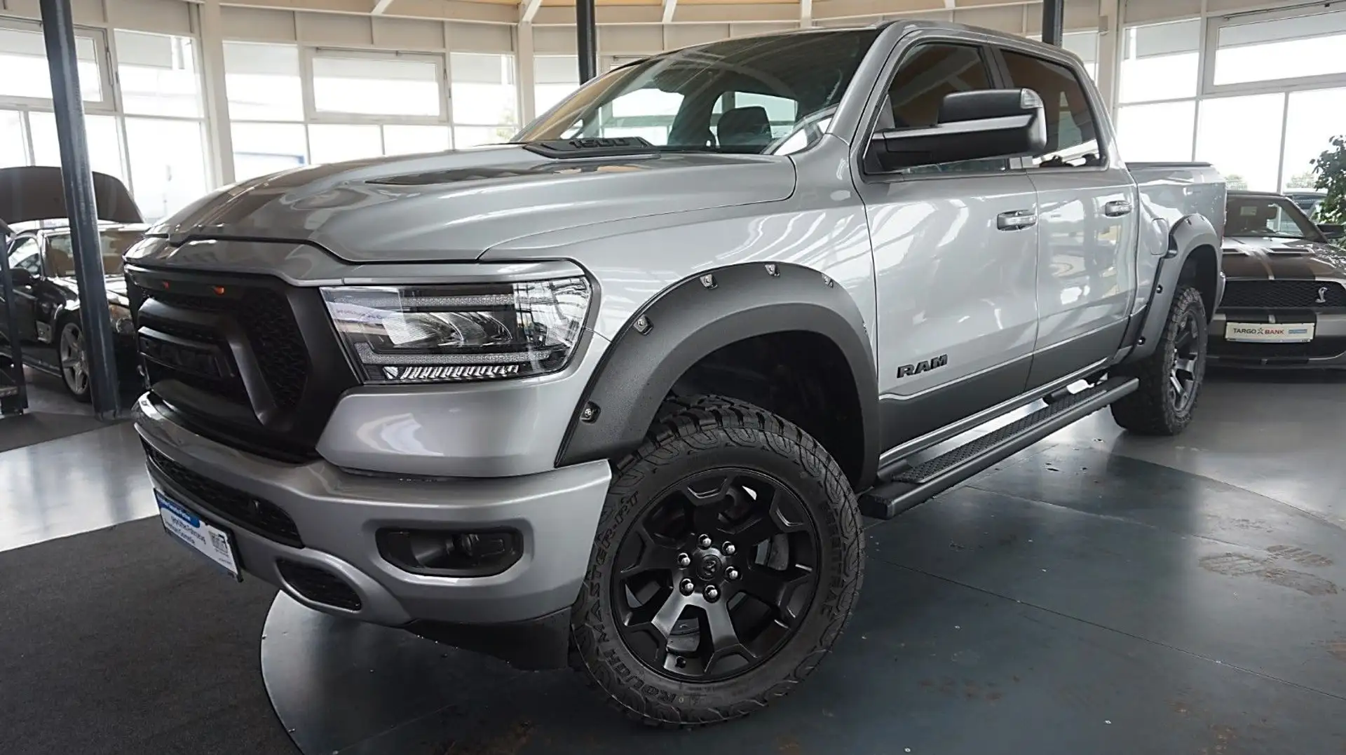 Dodge RAM 1500 HEMI 5.7l Crew-Cab*4x4**Navi* E-TORQUE* Silber - 1