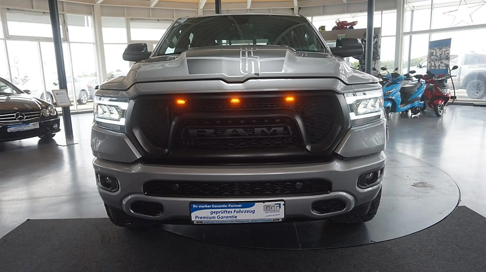 Dodge RAM 1500 HEMI 5.7l Crew-Cab*4x4**Navi* E-TORQUE* Silber - 2