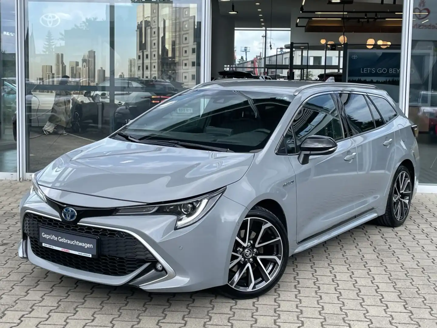Toyota Corolla 2.0 Hybrid Touring Sports Lounge - 2