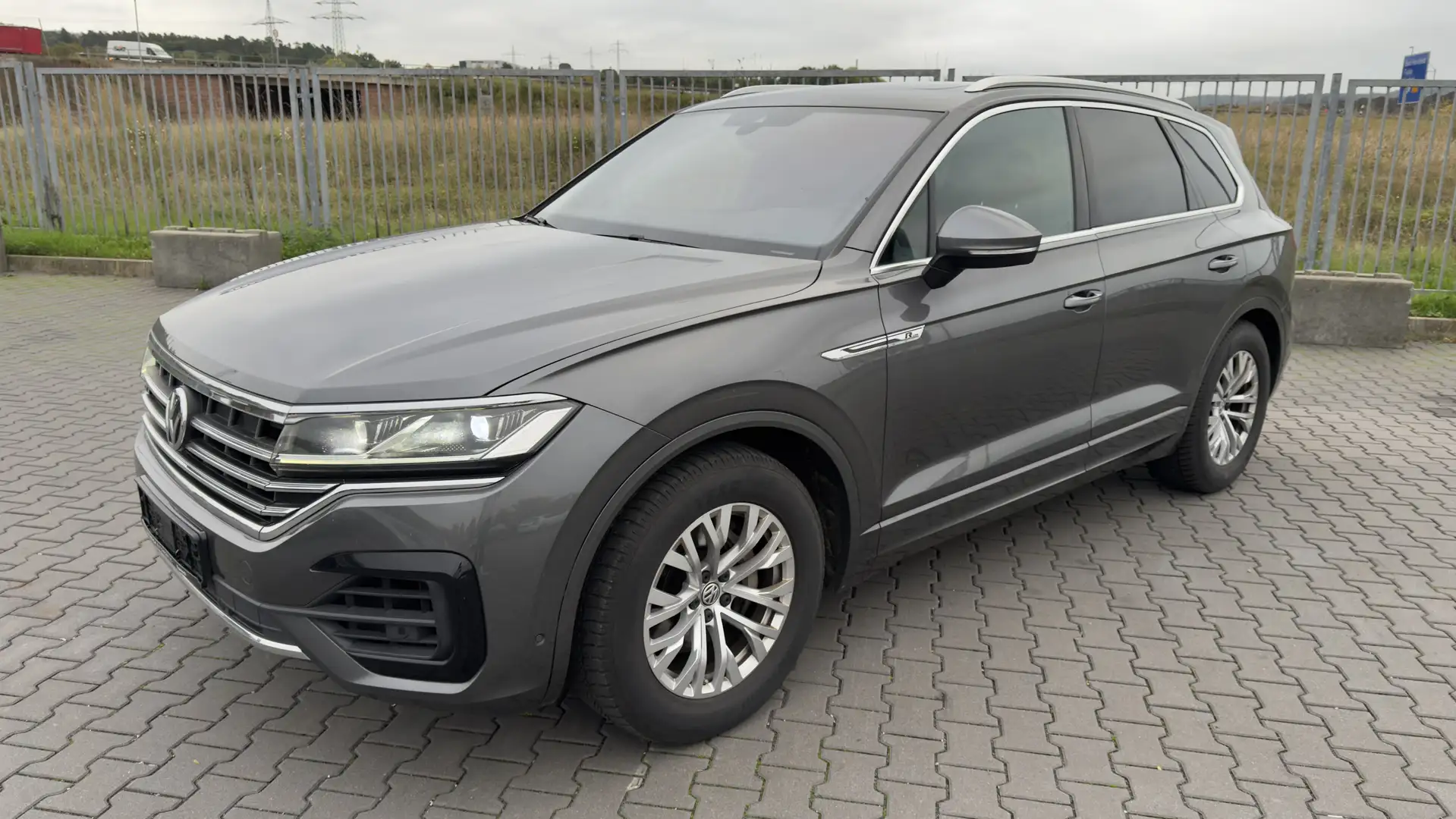 Volkswagen Touareg 3.0 TDI DSG 4M R-Line NAV PAN LUFT KAM Gris - 1