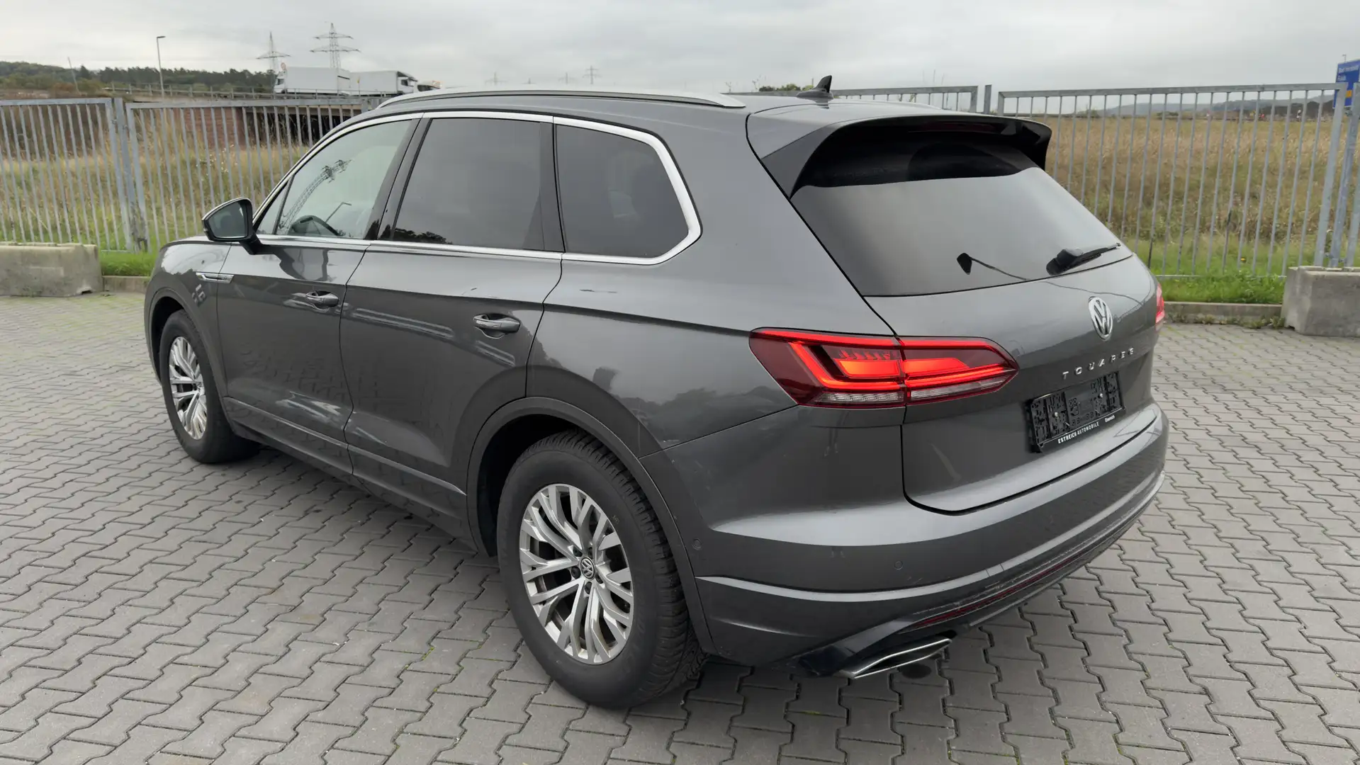 Volkswagen Touareg 3.0 TDI DSG 4M R-Line NAV PAN LUFT KAM Gris - 2