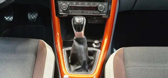 Volkswagen T-Cross view 14