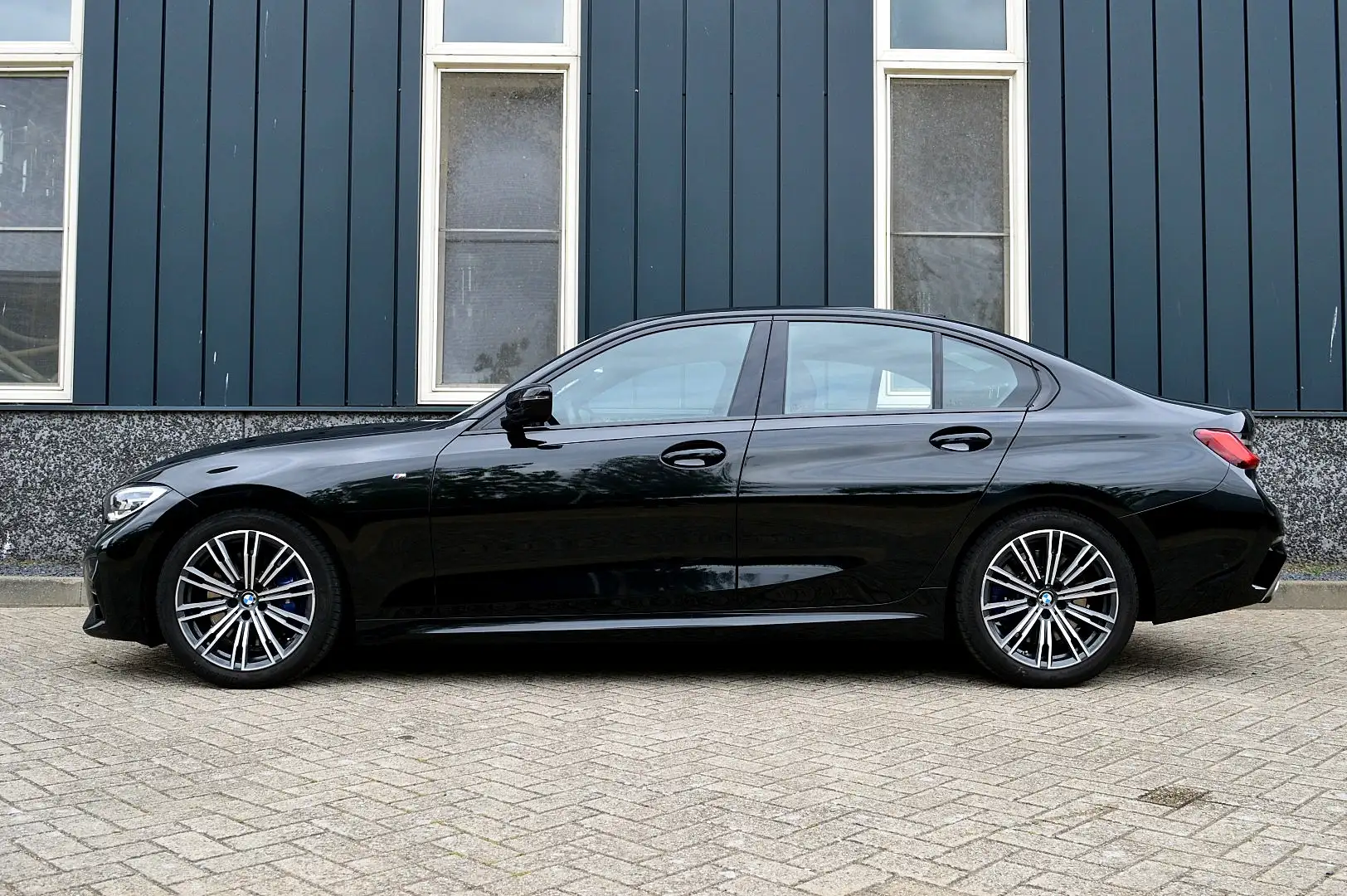 BMW 318 3-serie 318i M-Sport Rijklaarprijs-Garantie Naviga Fekete - 2