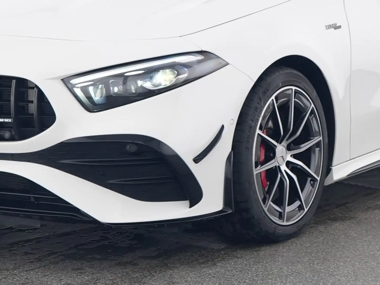 Mercedes-Benz A 35 AMG 4M Aerodyn+LED+Distro+MBUX+Night1&2+18 Weiß - 2