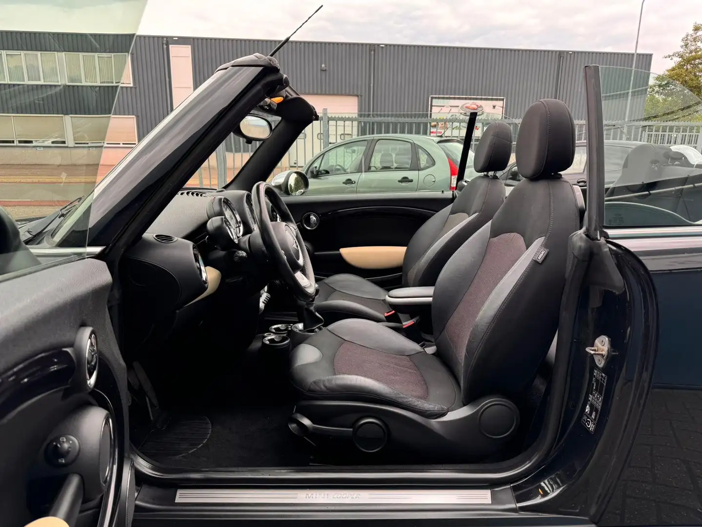 MINI Cooper Cabrio Mini 1.6 Clima Cruise Half leder 17" Lm velgen Pdc Noir - 2