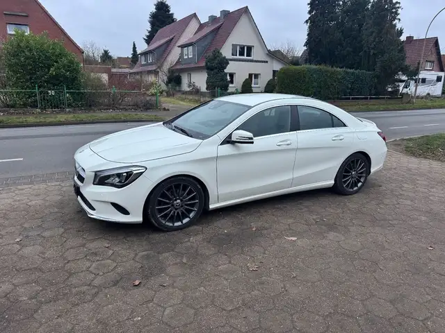Mercedes-Benz CLA 220 4Matic Lim *LED+Leder+Kamera+Navi+Scheck