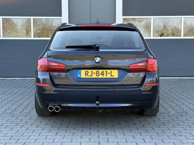 BMW 5 Series view 7