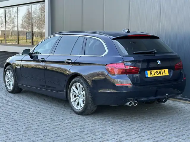 BMW 5 Series view 3
