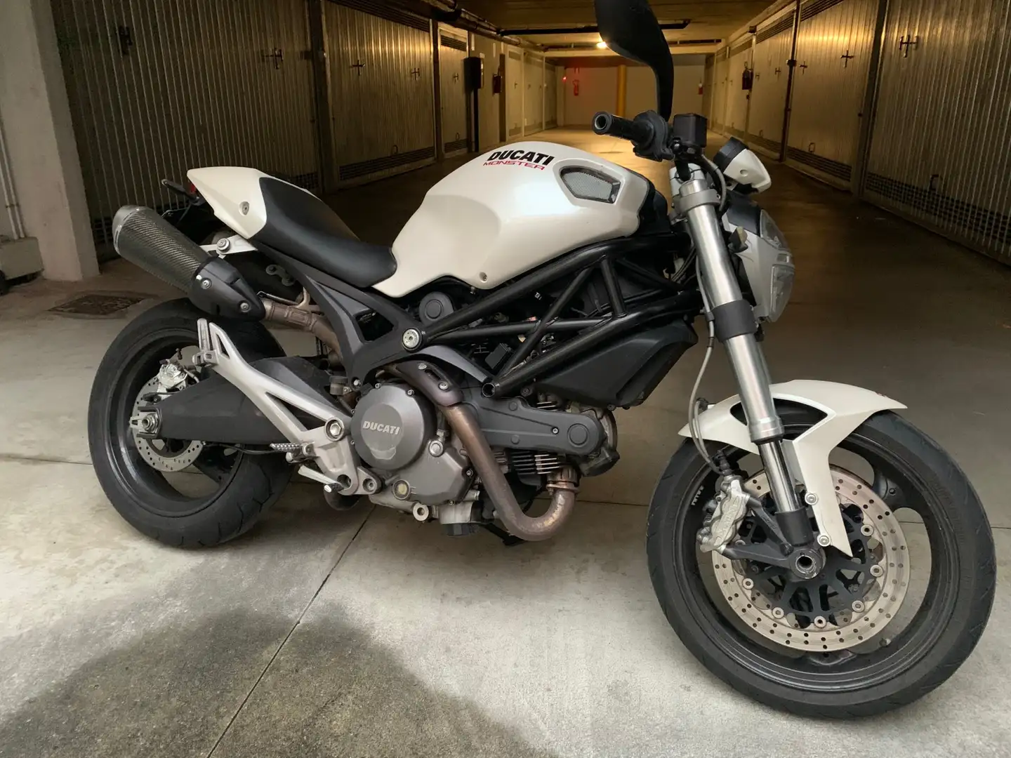 Ducati Monster 696 plus bijela - 2