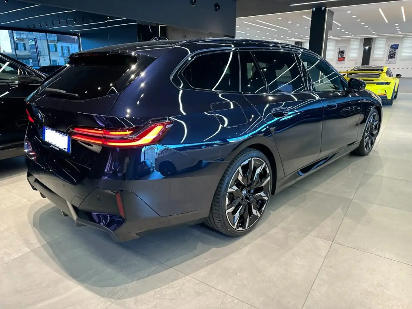 BMW 520 d 48V xDrive Touring Msport Blu/Azzurro - 2