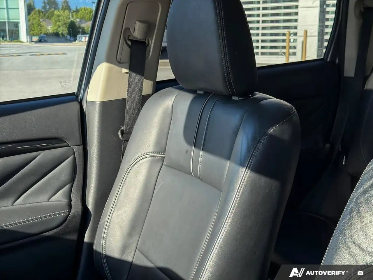 Mitsubishi Outlander photo Mitsubishi Outlander