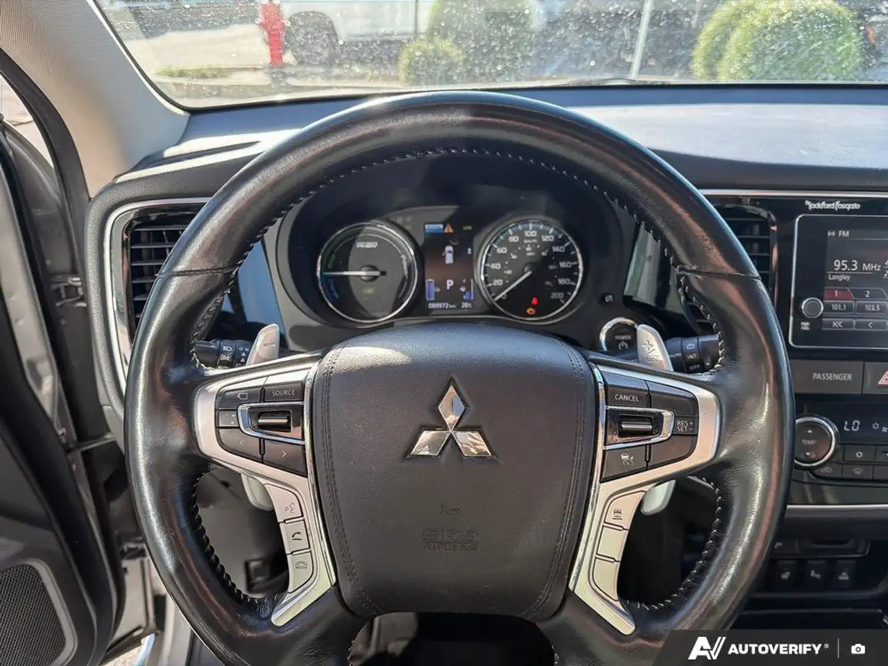 Mitsubishi Outlander photo Mitsubishi Outlander