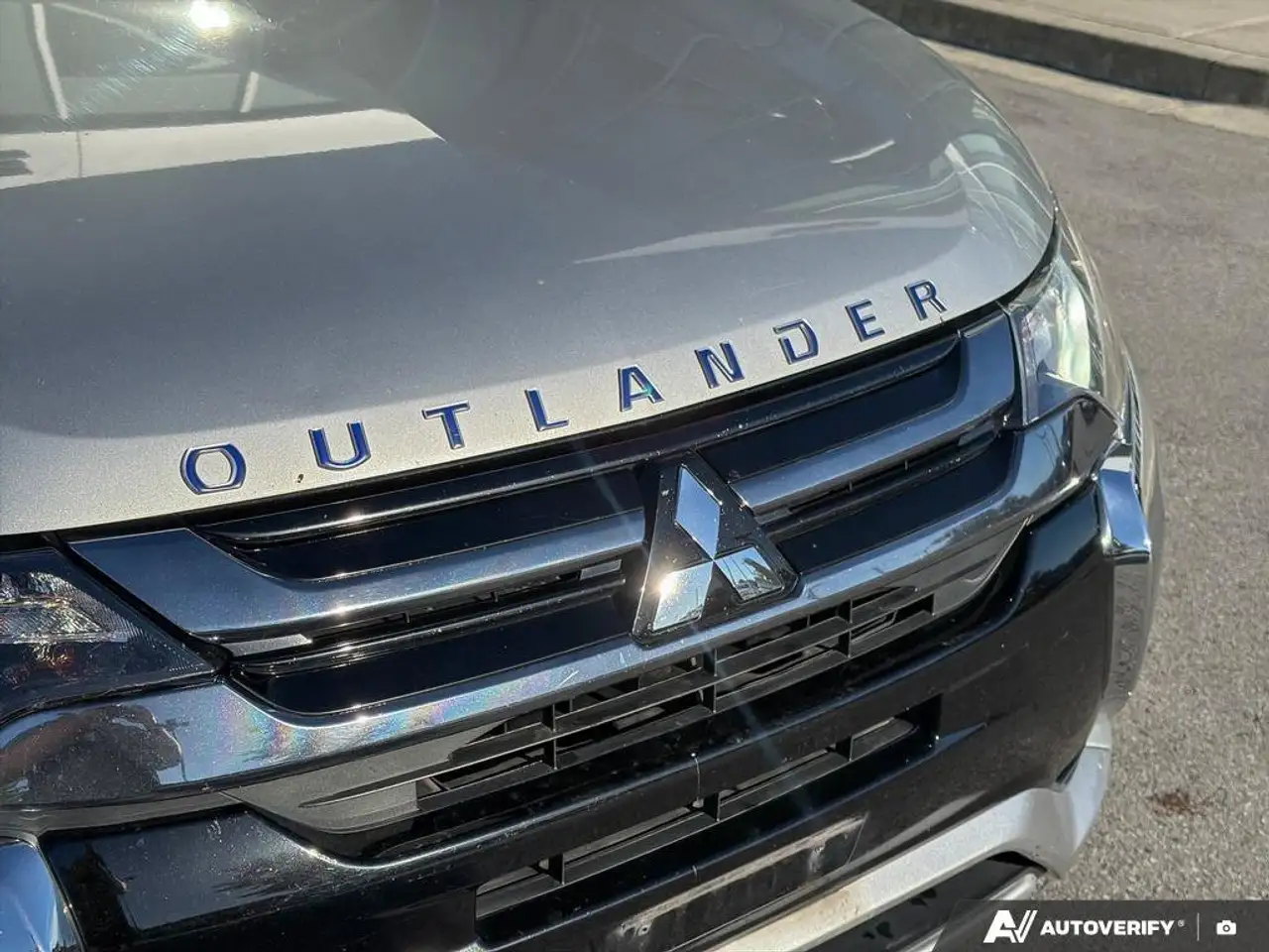 Mitsubishi Outlander photo Mitsubishi Outlander