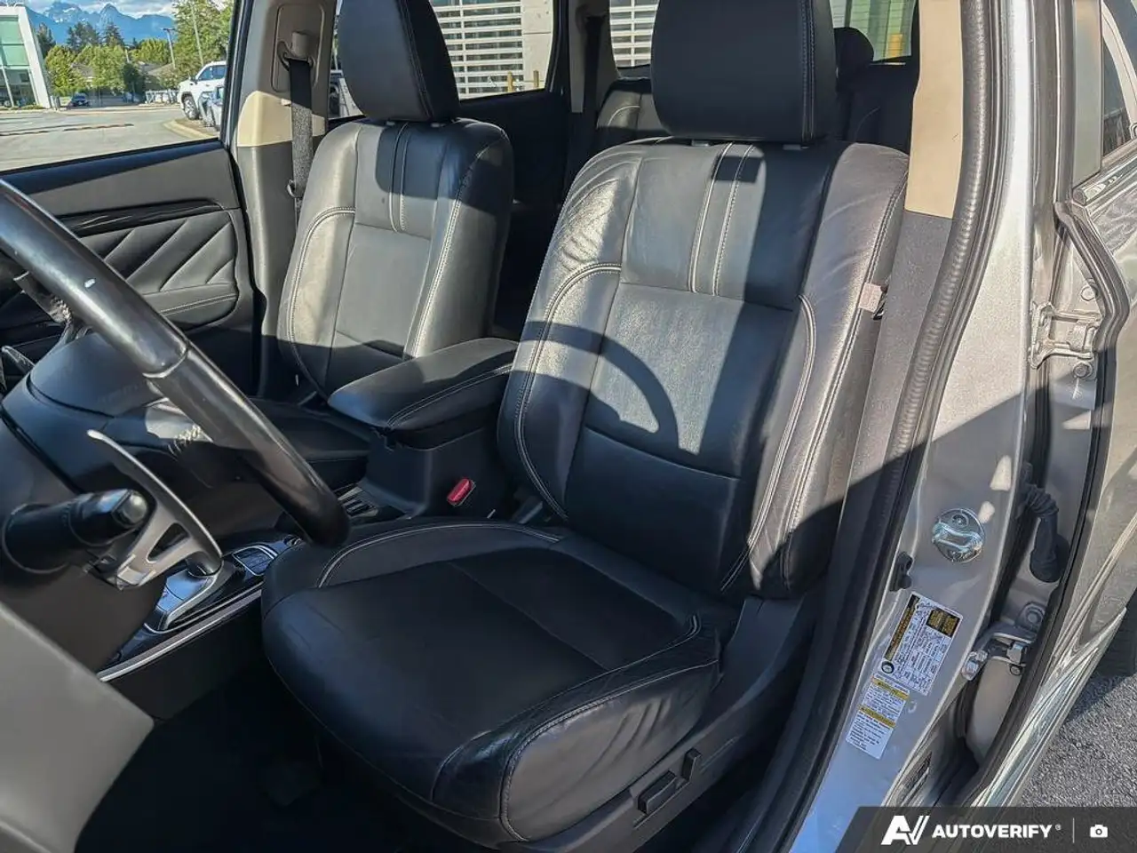 Mitsubishi Outlander photo Mitsubishi Outlander