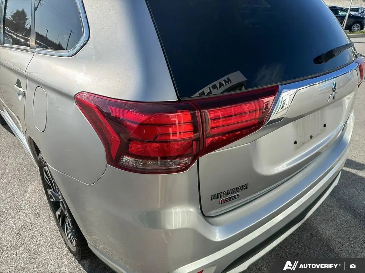 Mitsubishi Outlander photo Mitsubishi Outlander