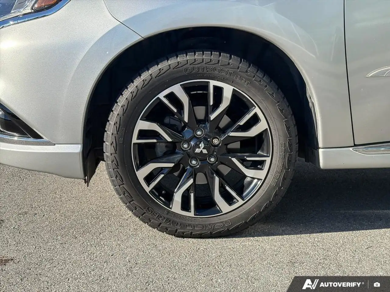 Mitsubishi Outlander photo Mitsubishi Outlander