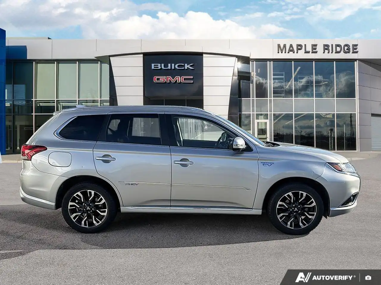 Mitsubishi Outlander photo Mitsubishi Outlander