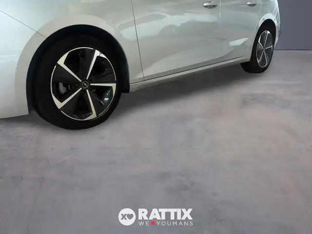 Opel Astra view 4